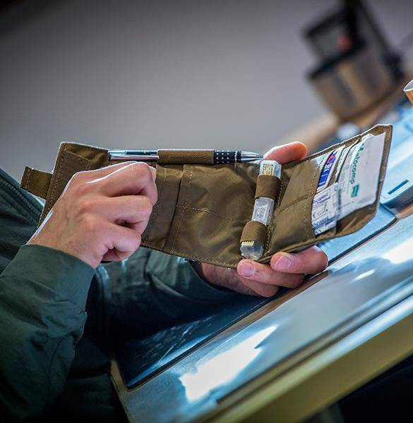 TASAK AZ ELSŐSEGÉLYCSOMAGHOZ - POCKET MED INSERT® - CORDURA® - Helikon-Tex® - OLÍVA ZÖLD