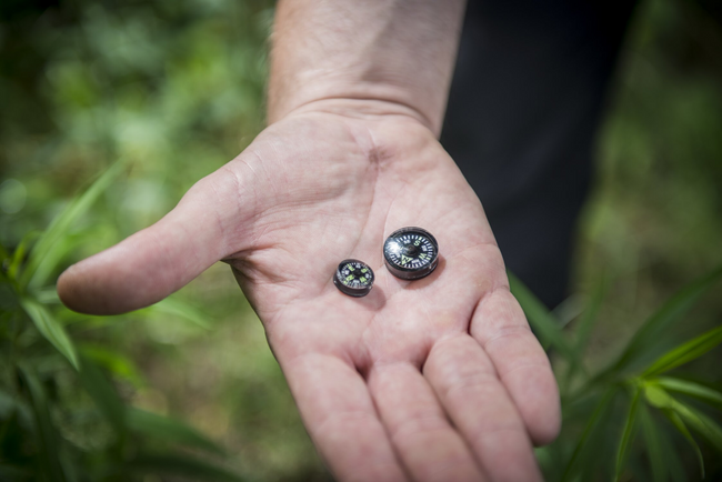 BUTTON COMPASS - LARGE - BLACK - HELIKON