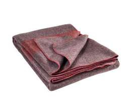 SVÁJCI GYAPJÚ TAKARÓ - HÍMZETT KERESZTTEL